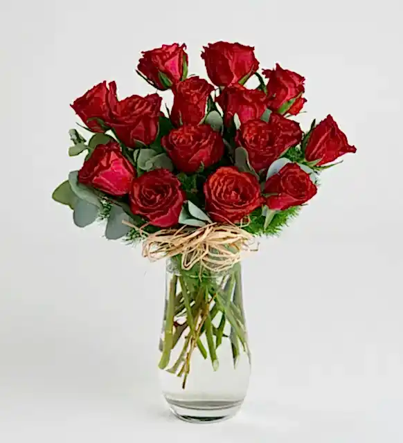 Kristal Cam Vazoda 15 Kırmızı Gül